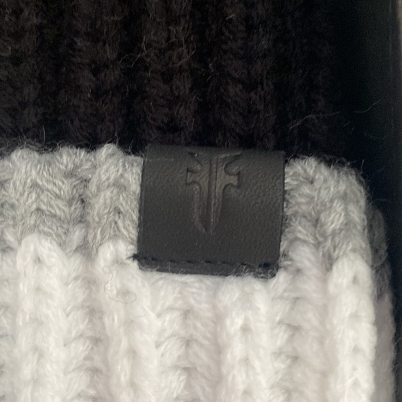 FRYE Colorblock Beanie and Genuine Leather Wristlet Set  Brand New In Box - Picture 6 of 16
